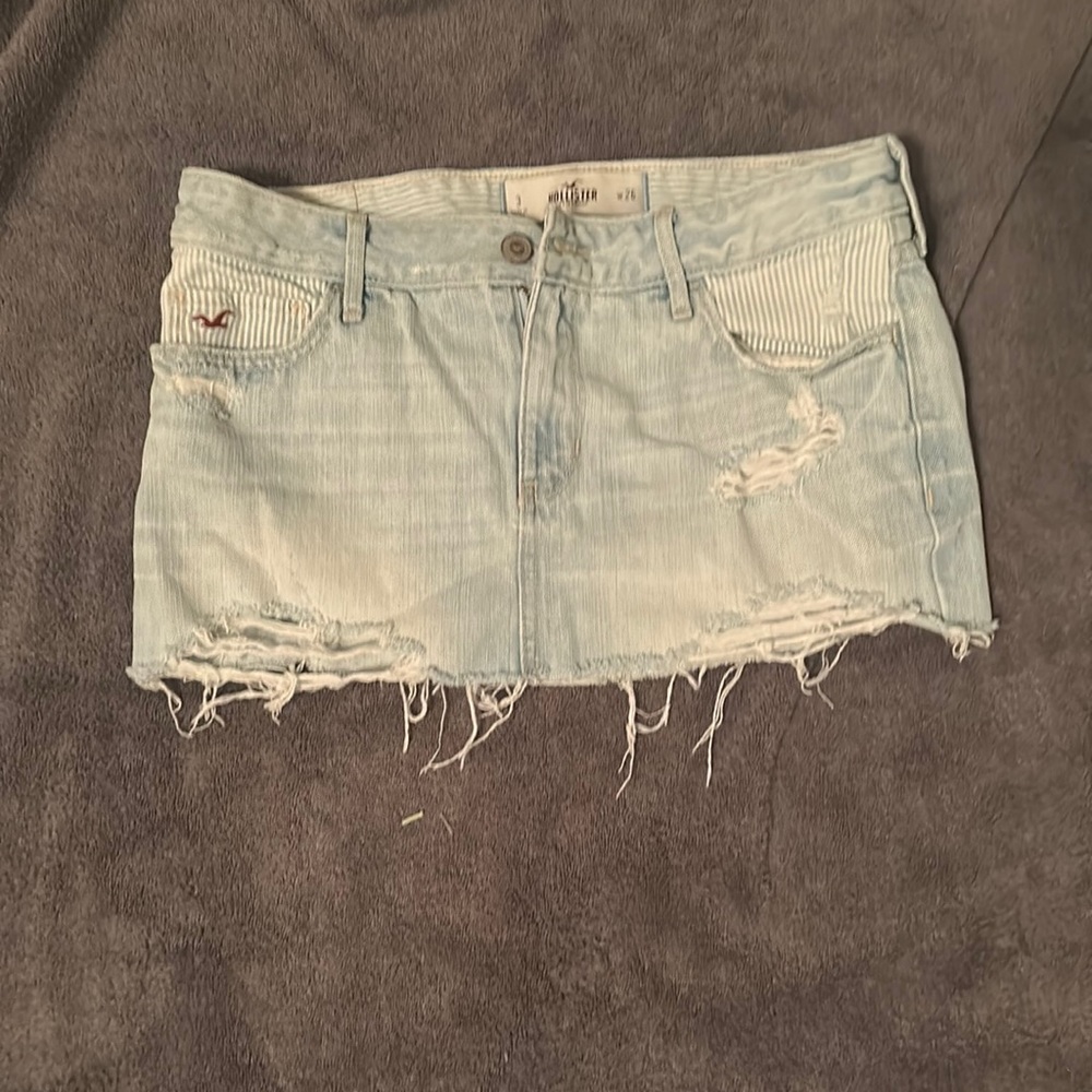 Light wash jean skirt. Hollister in size 3